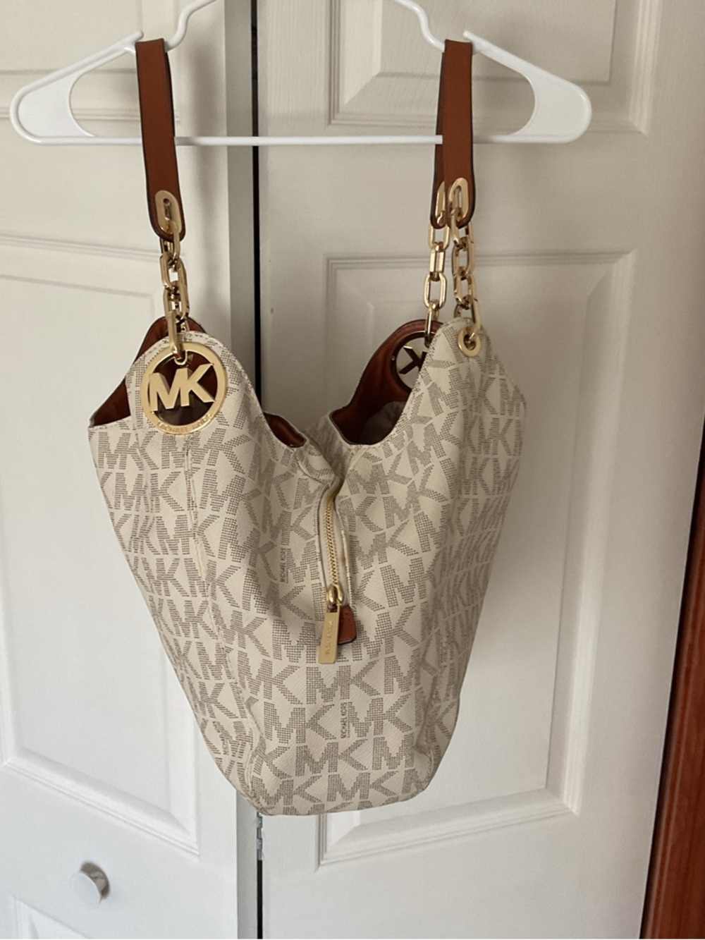Michael Kors Beige/White Logo Shoulder Hobo with Gold Hardware - Picture 6 of 16